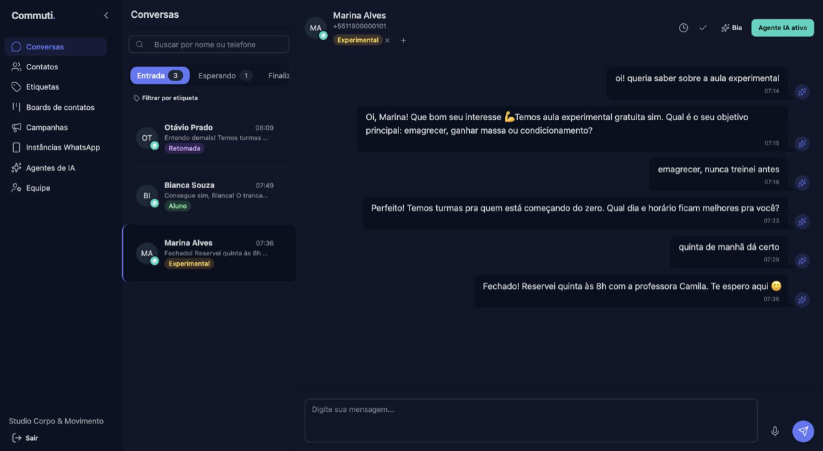Tela de conversas da Commuti, com a lista de contatos à esquerda e o histórico da conversa à direita